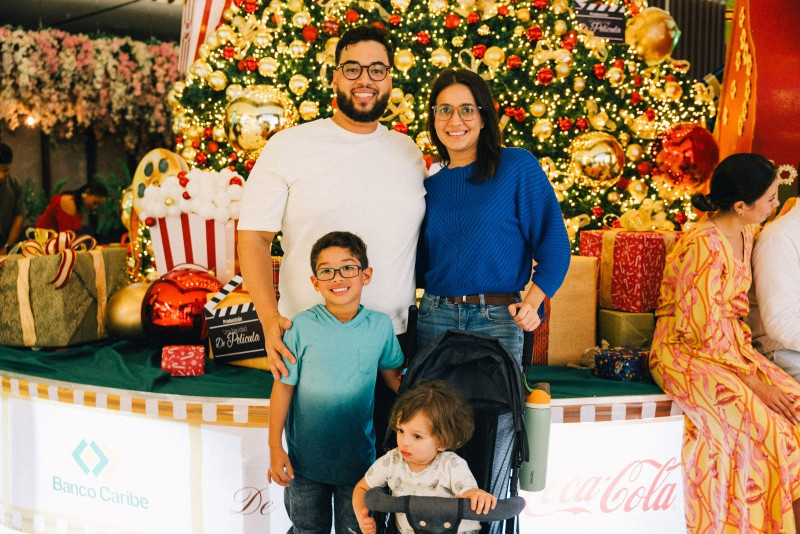 Ángel Durán y Leticia Mena junto a sus hijos