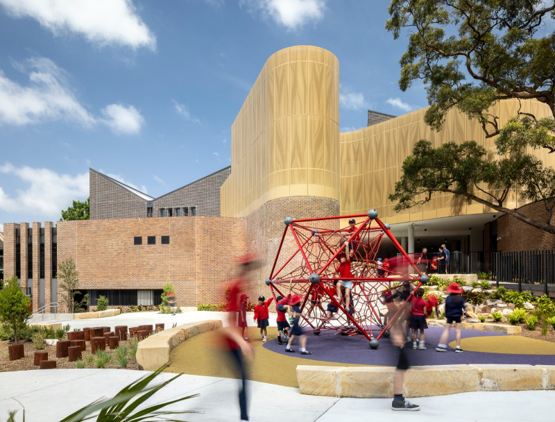 Zona de juegos al aire libre en la escuela pública de Darlington (Sidney, Australia).