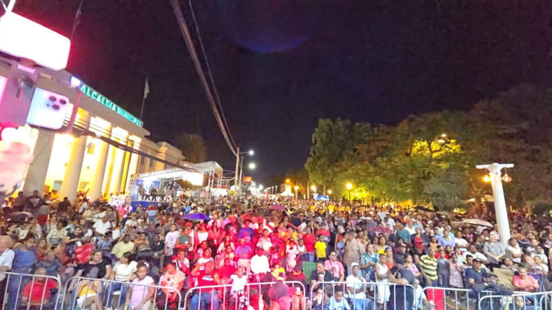 Multittudes de dominicanos se dieron cita en los tres primeros conciertos, en Guerra, Azua y Villa Jaragua, presentados por la plataforma "Megaparranda navideña 2024".