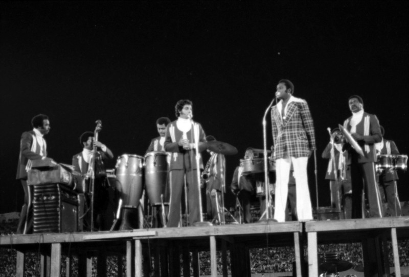 Johnny Ventura durante su show en "7 días con el pueblo", donde estrenó el tema “Mamá Tingó”