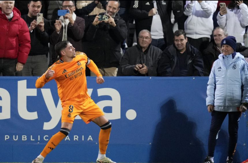 Federico Valverde celebra tras anotar gol.