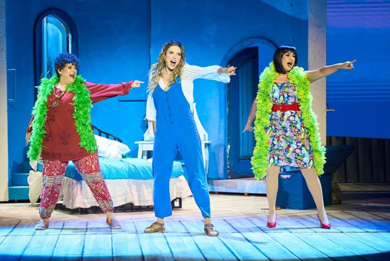 Laura Leclerc, Denise Quiñones y Laura Rivera en "Mamma Mia".