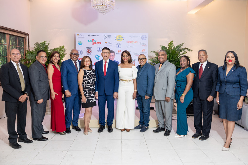 Joseph Báez, Luis Peralta, Ana Ulloa, Víctor Peña, Sugey de Jesús, Bismarck Morales, Nancy Santana, Américo Celado, Aridio Castillo, Stephanie Guerrero, Giovanni Matos y Ana Daisy Guerrero