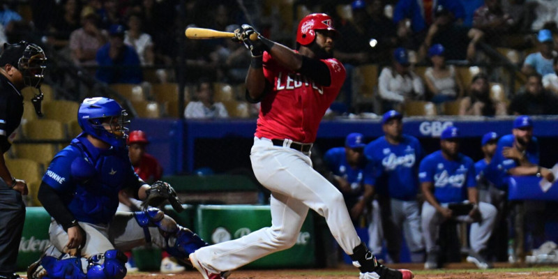 Franchy Cordero conectó un doble decisivo en el octavo.