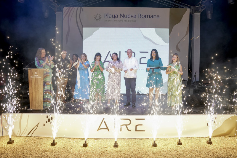 El emotivo momento del corte de cinta en la inauguración de AIRE, en Playa Nueva Romana