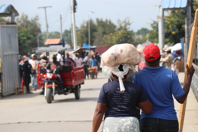 El negociante Cesar Espinoza dijo que los mercados fronterizos han sido la mano amiga siempre del vecino país de Haití a través de las ventas de productos alimenticios a los haitianos.