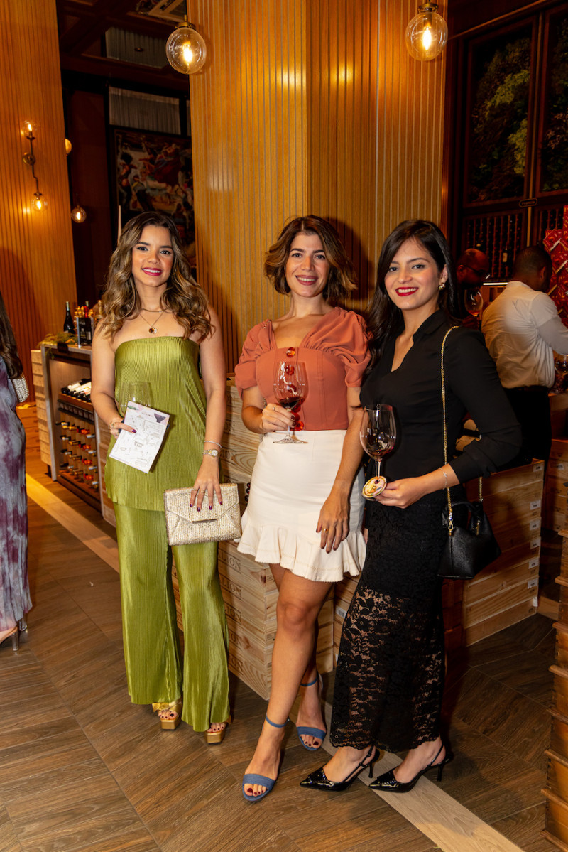 María Cristina del Castillo, Annellie Khoury y Ma Agramonte.