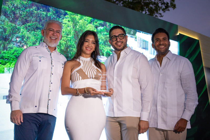 Enzo Odoguardi, Luz Sarmiento, César Iván Santana y Oscar de Castro.