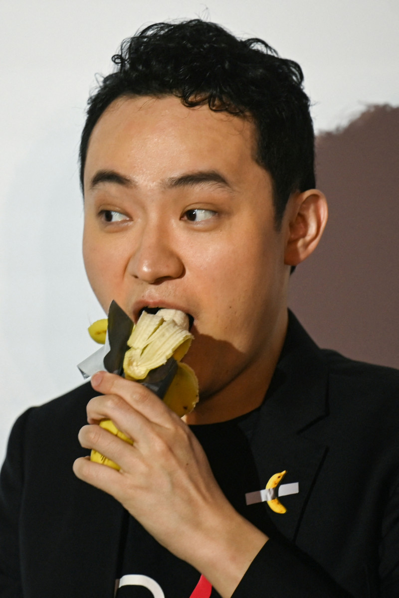 Justin Sun se come la banana después de pagar 6,2 millones