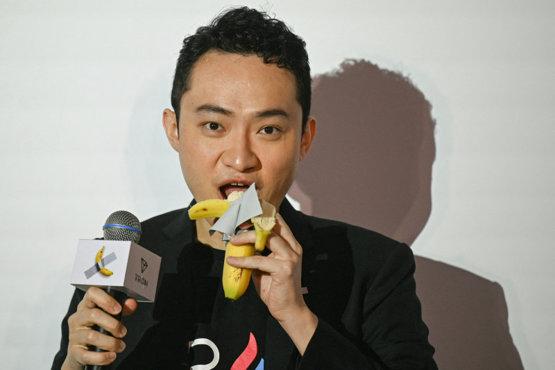 Justin Sun comiendo la banana