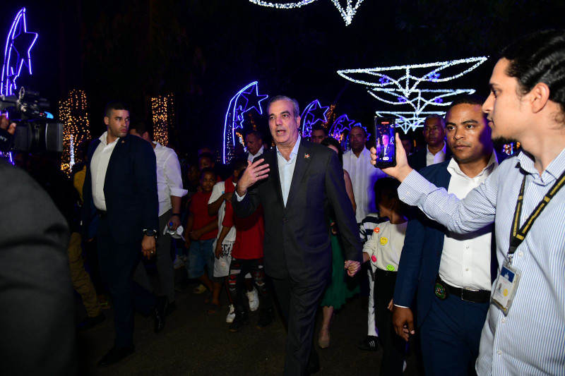 El presidente Luis Abinader comparte su valoración a Listín Diario sobre Villa Navidad.