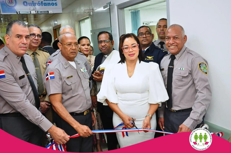 Momento de la inauguración de nuevas áreas médicas en el hospital de la Policía.