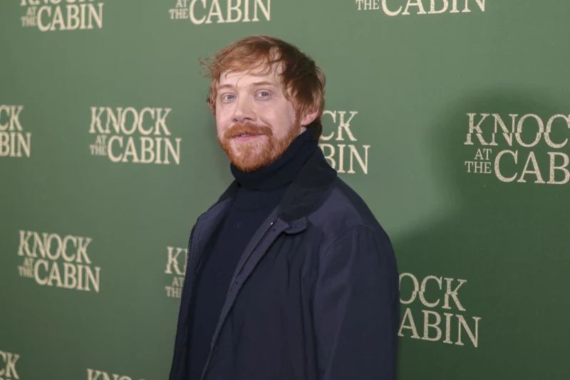 Rupert Grint posa para los fotógrafos a su llegada a la proyección especial de la película 'Knock at the Cabin' en Londres, el miércoles 25 de enero de 2023.