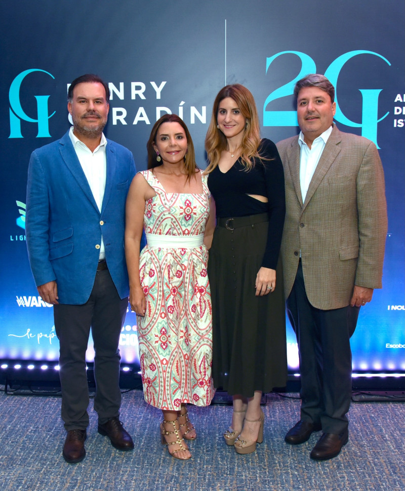 Miguel Roig, Mariajose Turull de Roig, Mónica Sánchez y Gustavo Turull.