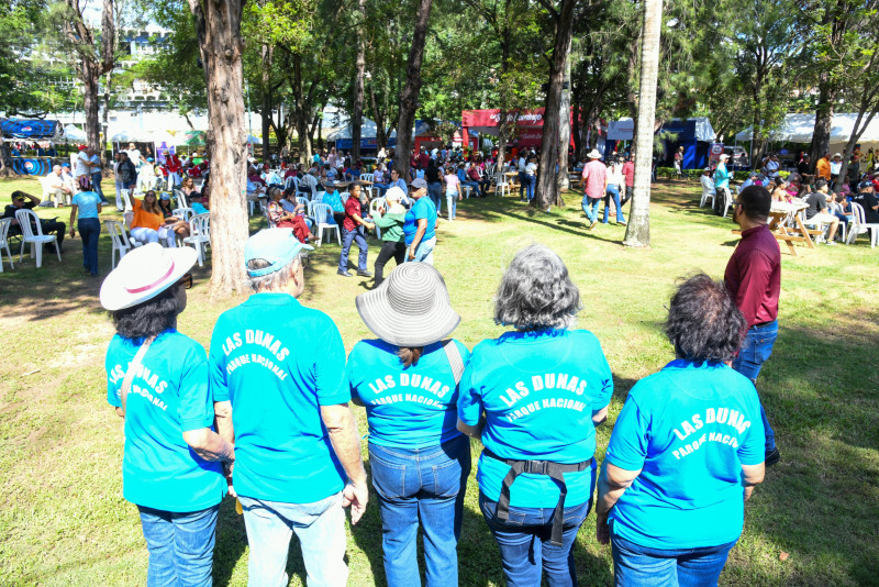 Los banilejos mantienen firme la celebración anual de su convite, esta vez con una fuerte proclama a favor de las dunas.