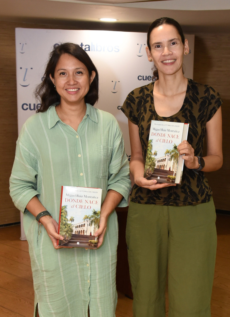 Mónica Argueta y Carolina Palma.