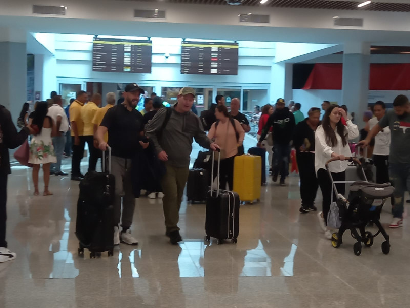 Dominicanos llegando al país para las fiestas navideñas/LD