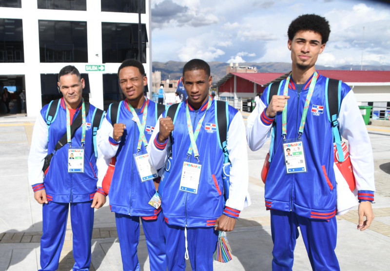 Delegación de Wushu, integrada por el entrenador Carlos Samuel Lami, así como los atletas Jayson Vizcaíno, Guillermo Taveras y Carlos Custodio.