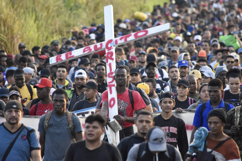 Una caravana de migrantes parte de Tapachula, México