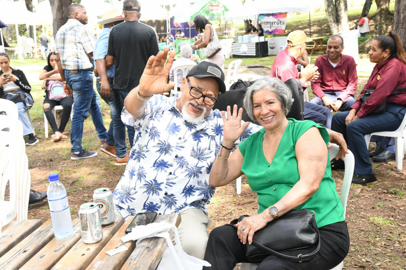 Los invitados disfrutaron de un ambiente festivo.