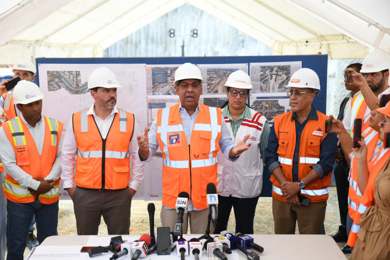 Ministerio de Obras Públicas y Comunicaciones avanza en construcción de parqueos en La Feria.