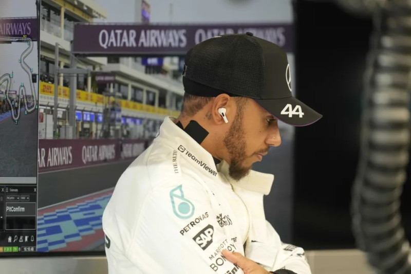 El piloto de Mercedes Lewis Hamilton previo a la carrera de sprint del Gran Premio de Qatar el pasado sábado