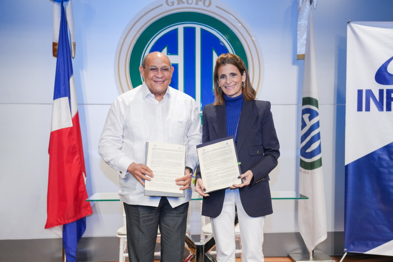 Rafael Santos Badía,director del Infotep, y Ligia Bonetti, presidenta del Grupo SID.