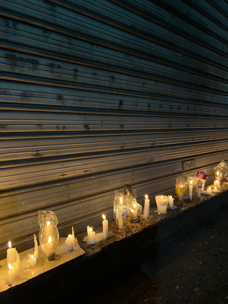 Encendido de velas en honor a Denny Ramírez