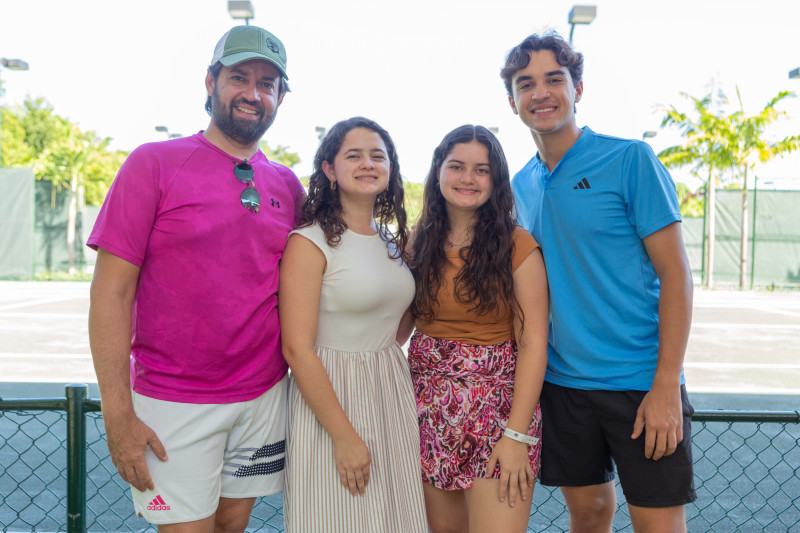 Gregory Salcedo, Hanna Salcedo, Sofía Salcedo y Lucas Salcedo.