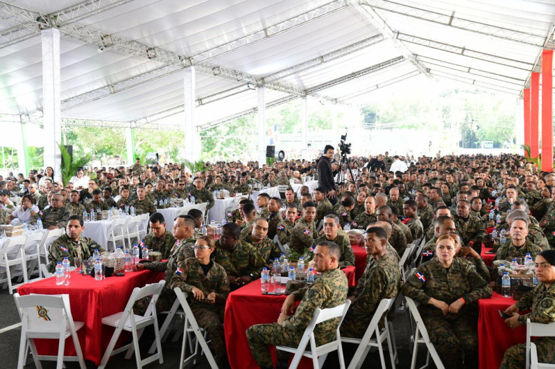 Almuerzo de miembros de la 1ra Brigada de Infantería ERD