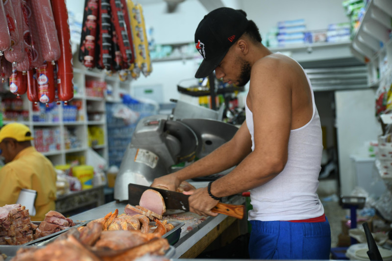 Algunos comerciantes están dejando de vender pastas por los altos precios que tienen.