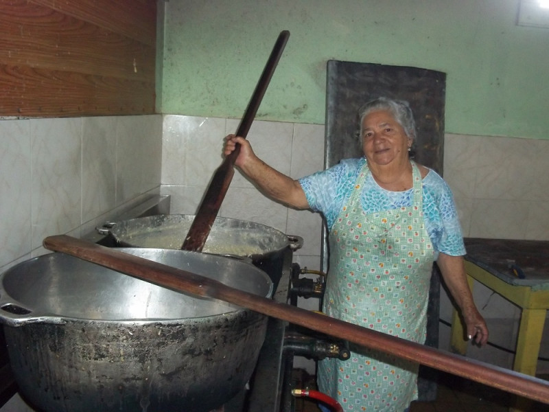 “He pasado mucho trabajo en esta vida, pero estoy contenta con Dios", dice doña Benza.