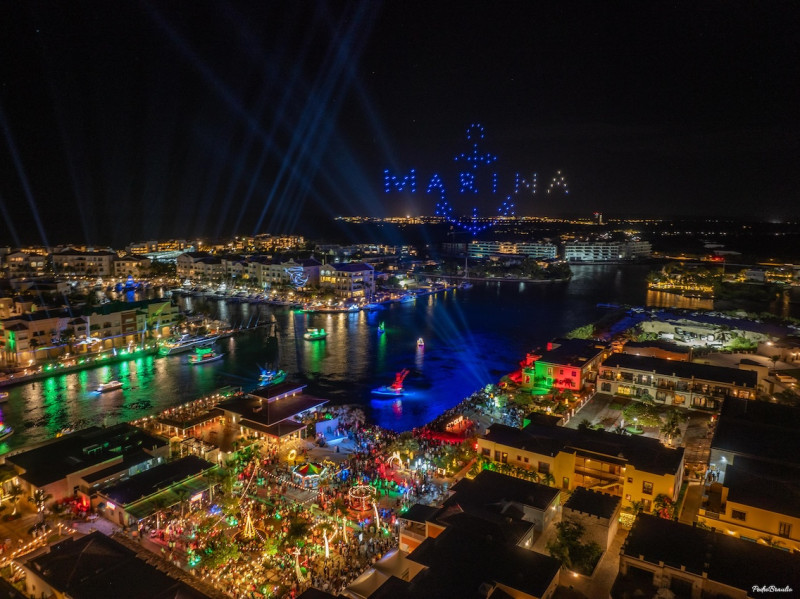 Impresionante imagen del desfile de botes en la marina de Cap Cana