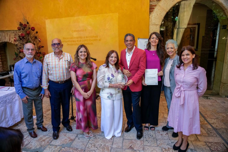 Daniel Pou, Antonio Alfau, Raquel Fiallo, Altagracia Mella Russo, Jesús Guerrero, Raquel Casares, Julie Carlo y Jennifer Martínez Mella.