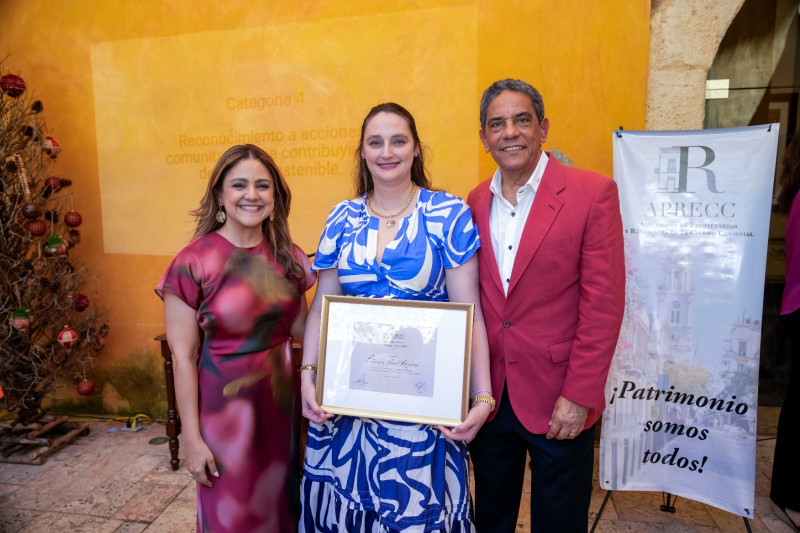 Raquel Fiallo, Isabela Egan Reid y Jesús Guerrero