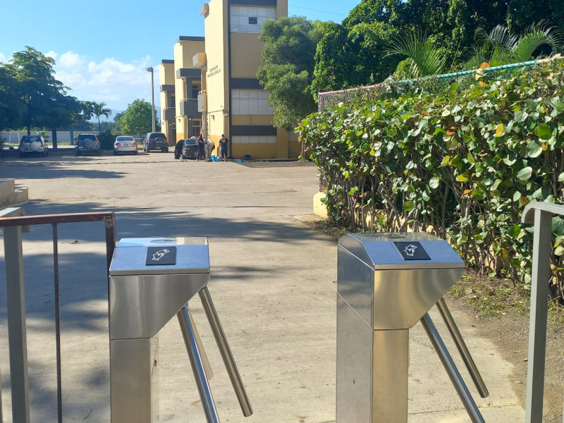 El Liceo Profesor Justino Rafael Díaz Díaz ya tiene instalados los pasímetros para las tarjetas.