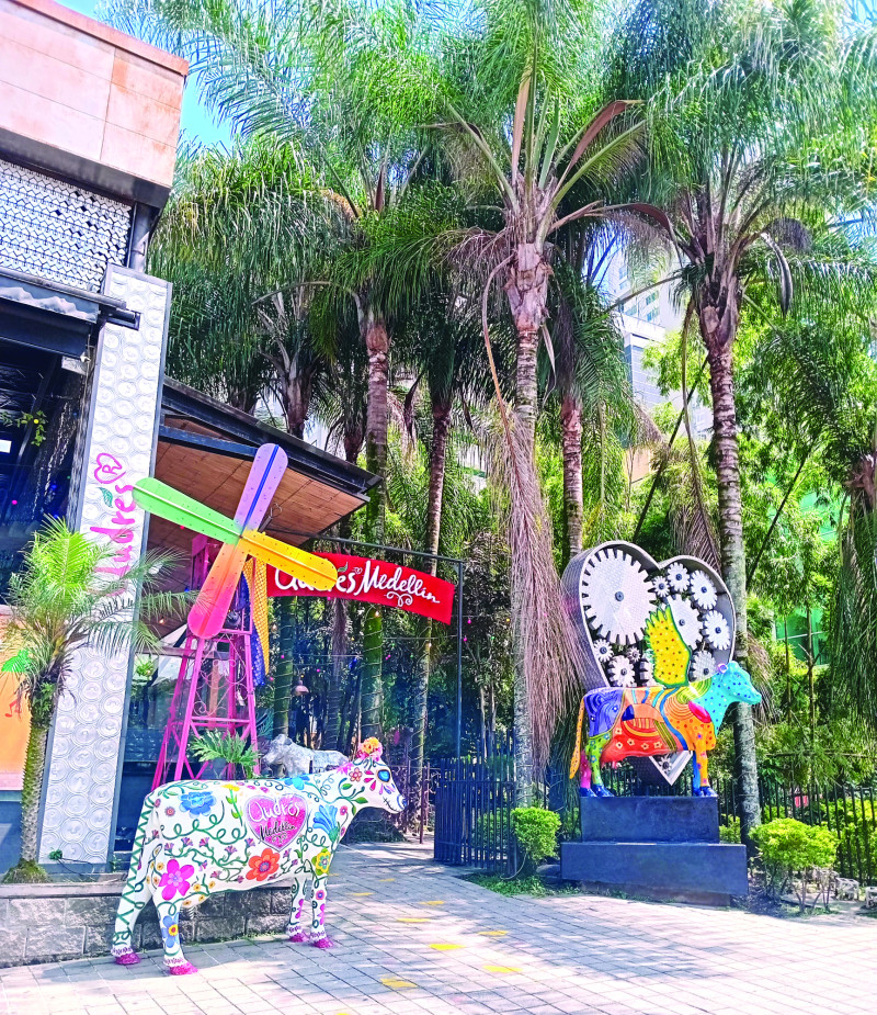 Entrada al restaurante Andrés Medellín.