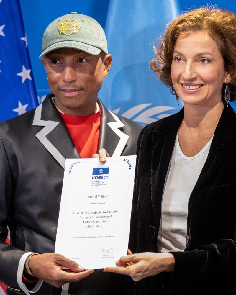 La estrella pop y diseñador Pharrell Williams fue reconocido este martes por la UNESCO para la educación artística y el emprendimiento en París.