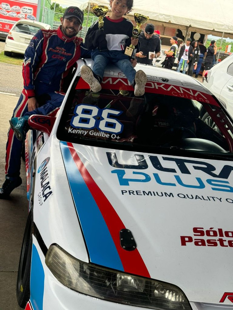 Kenny Guilbe junto a su potente Acura Integra Type R, con el cual dominó dos fechas overall en la categoría SDS Pro.