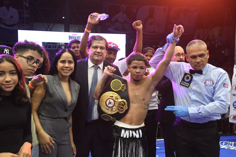 Erick “Mini PacMan” Rosa es declarado ganador del combate ante el mexicano Naider Álvarez por el vacante título 108 libras de la AMB.