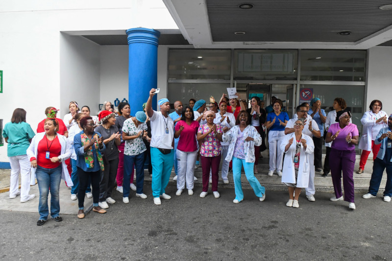 Centro de Gastroenterología Ciudad Sanitaria Dr. Luis E. Aybar en protesta por aumento salarial.