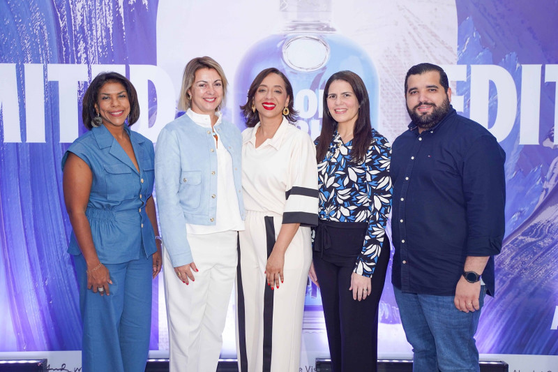 Wanda González, Helena Dionisio, Karina Holguín, Dashiel Durán y Jean Beras.