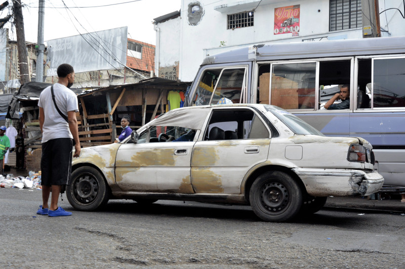 Con la ciudad llena de chatarras, el peligro asecha en cada avenida y la contaminación se multiplica.