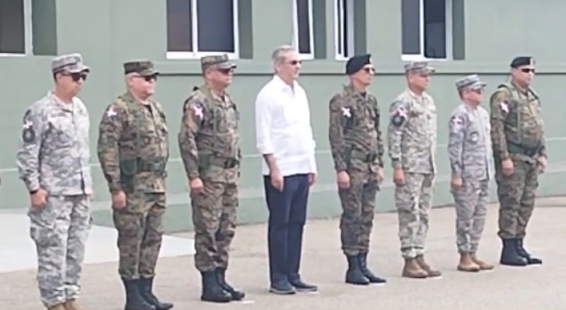 El presidente Luis Abinader a su llegada a Dajabón.