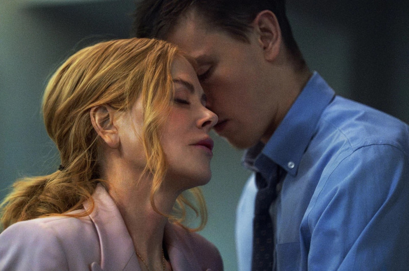 Nicole Kidman y Harris Dickinson en una escena de "Babygirl".