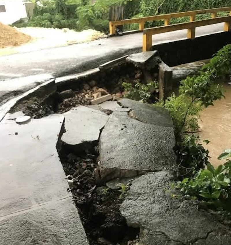 Puentes colapsados, vehículos arrastrados y casas inundadas forman parte de los daños provocados por las lluvias intensas que azotan Puerto Plata y otras zonas del país.