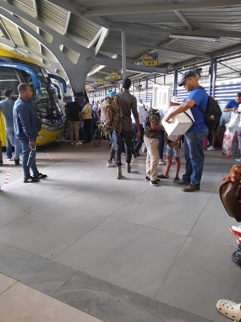 Flujo de personas en la terminal de Caribe Tours