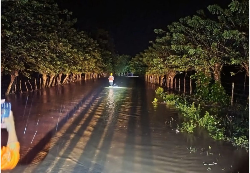 Lluvias en la provincia Duarte, acudiendo al llamado de emergencia en la comunidad de Genimillo.