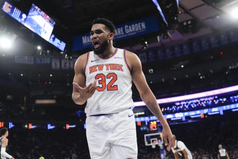 El dominicano Karl Towns anotó 21 puntos con nueve rebotes.