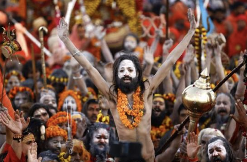 El milenario ritual sagrado, que combina fervor religioso y baños rituales, se celebra una vez cada 12 años.